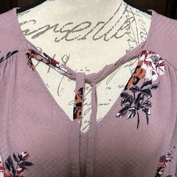 Torrid sleeveless shirt - Picture 2 of 6